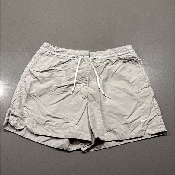 Vintage Women’s Grey Nike Shorts Hiking Running Swimming Size Medium 4” Inseam - Picture 1 of 4